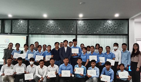 25 university students being awarded JAC's scholarship