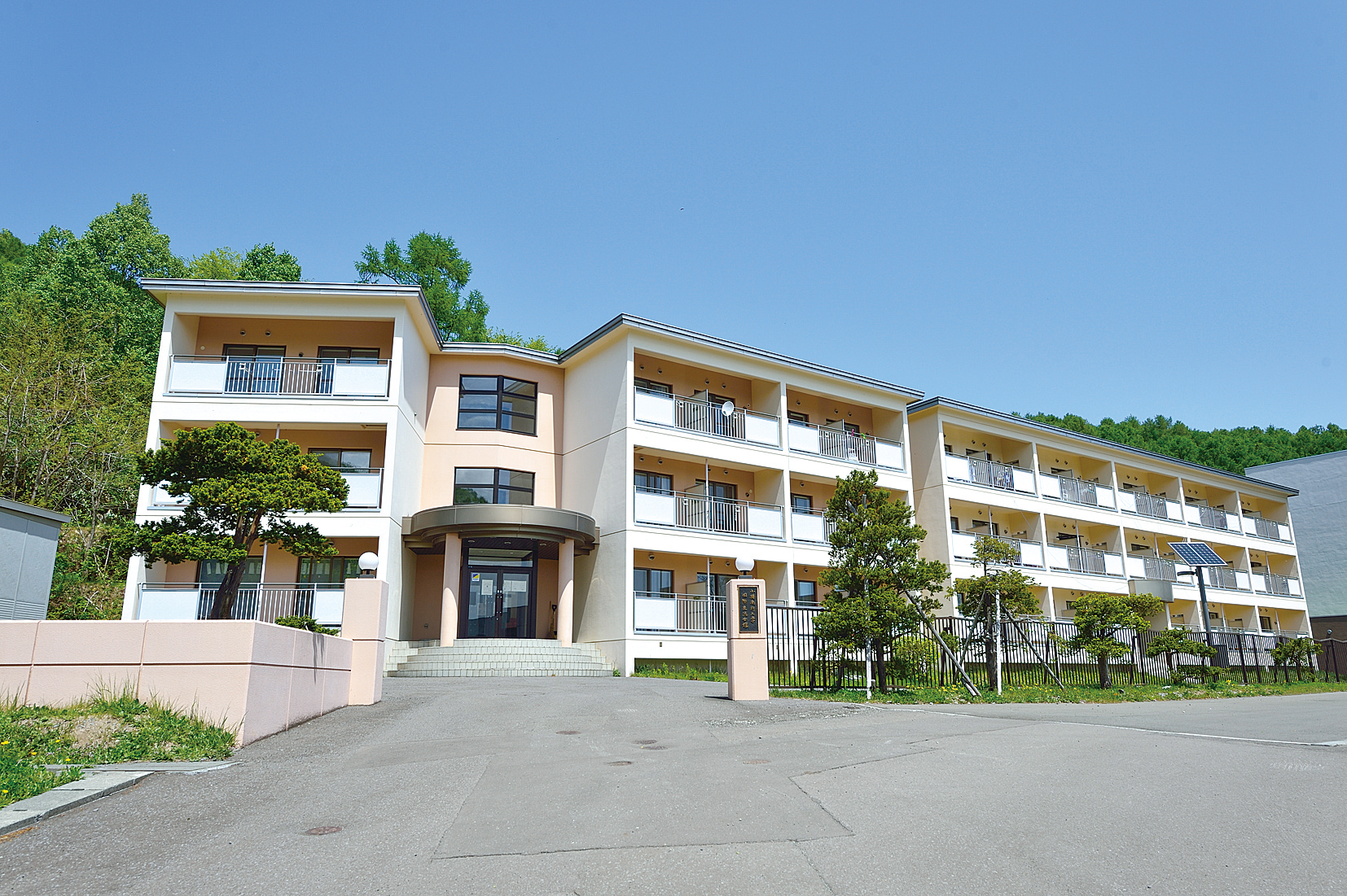 Otaru University of Commerce (Otaru Shoka Daigaku) Campus image