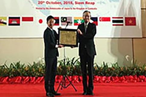 Being awarded the Commendation of Minister for Foreign Affairs of Japan