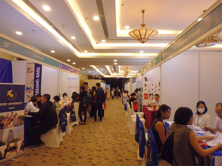 vietnam_fair_booth